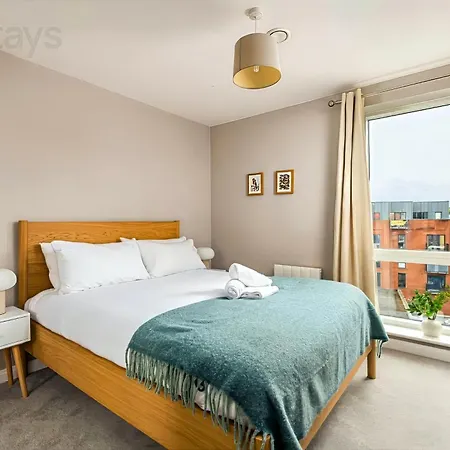 Apartment Modern 2 Bed 2 Bath Near Cabot Circus *