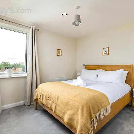 Modern 2 Bed 2 Bath Near Cabot Circus Bristol