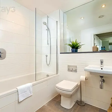 Apartment Modern 2 Bed 2 Bath Near Cabot Circus