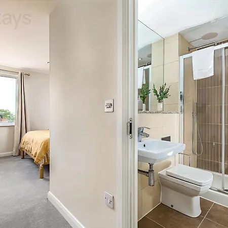 Apartment Modern 2 Bed 2 Bath Near Cabot Circus