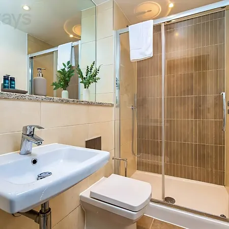 Apartment Modern 2 Bed 2 Bath Near Cabot Circus Bristol