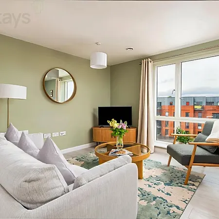 Modern 2 Bed 2 Bath Near Cabot Circus *