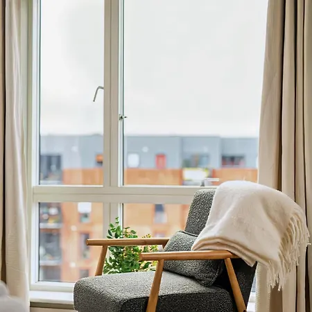 Modern 2 Bed 2 Bath Near Cabot Circus *